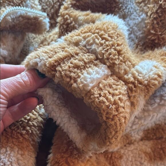 Betsey Johnson Cozy Tan and Cream Cow like print Sherpa Jacket - Picture 13 of 14